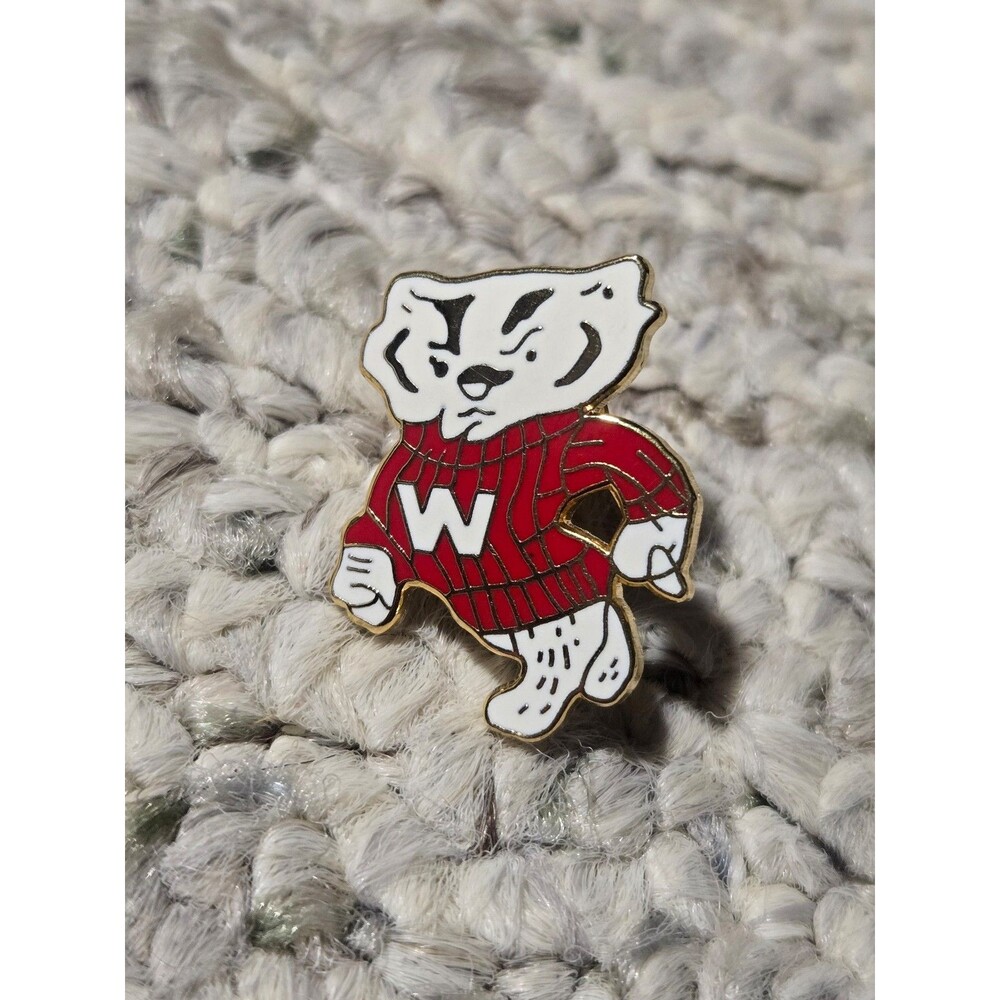 Vintage Bucky Badger Wisconsin Bagers enamel lapel pin